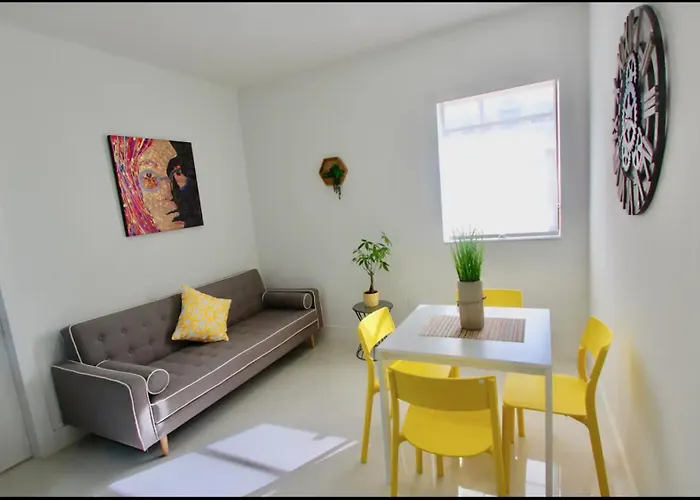 1 Stylish Sobe Condo 1/2 Block From The Beach!!!